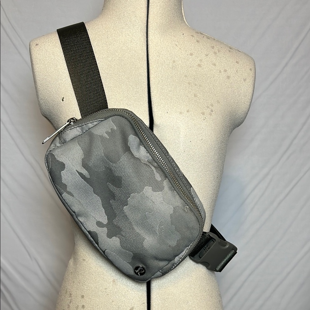 lululemon athletica Camouflage Everywhere Belt Bag 1L…Used Once